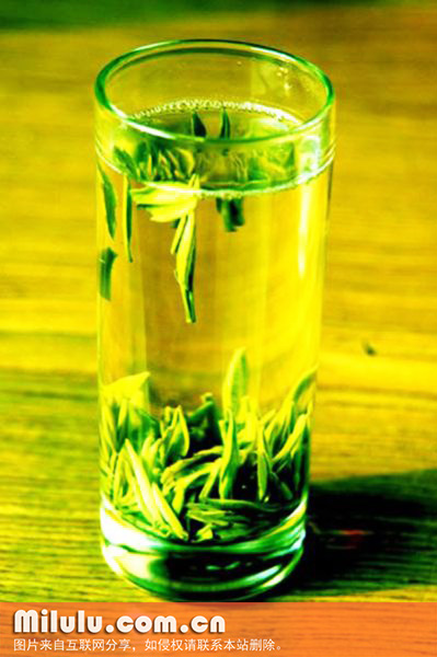 玻璃杯品通天岩茶