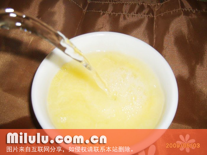 热腾腾的鸡蛋茶又甜又香